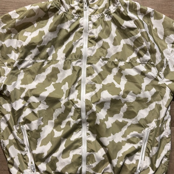 Forever 21 Windbreaker - Picture 4 of 8